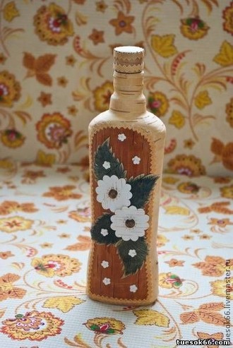 Бутылка декорированная берестой большая